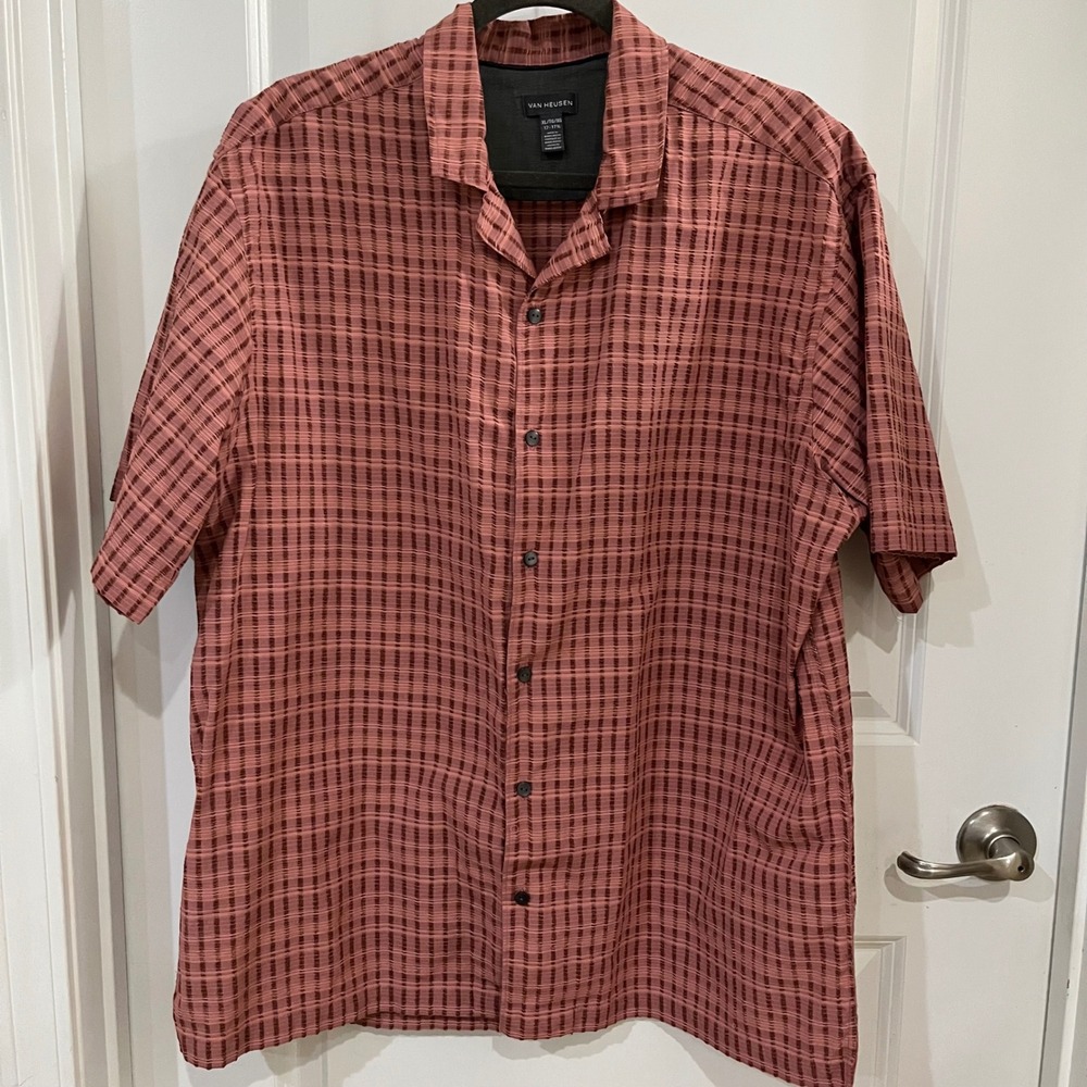 Van Heusen Mens XL Short Sleeve Button Down Shirt Rose Pink Textured Grid Camp
